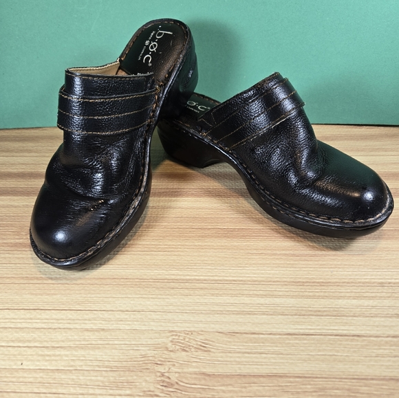 BORN B.O.C. Women's Black Leather Mules Size W39/ M8 With Buckle Strap - Picture 1 of 6
